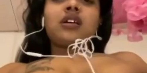 Miniatura de Milf Removes Her Milk And Fingers In The Tamil Video Call