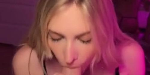 Miniatura de Novaruu Gives A Blowjob