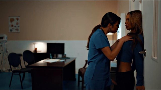 Miniatura de Nurse Futa in Steamy Hentai Roleplay: Doctor with Massive Tits Examines Patient Ava Amira
