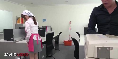 Miniatura de Kinky JAV Star Chihiro Akino Stuns With Her Unique Asian Blowjob Skills