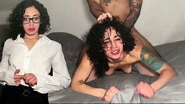 Miniatura de ¡Secretaria sumisa BDSM recibe sexo hardcore, sexo oral forzado, azotes, dominación y fetichismo de pies!