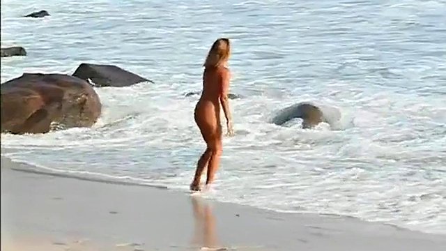 Miniatura de She Loves Beach Anal