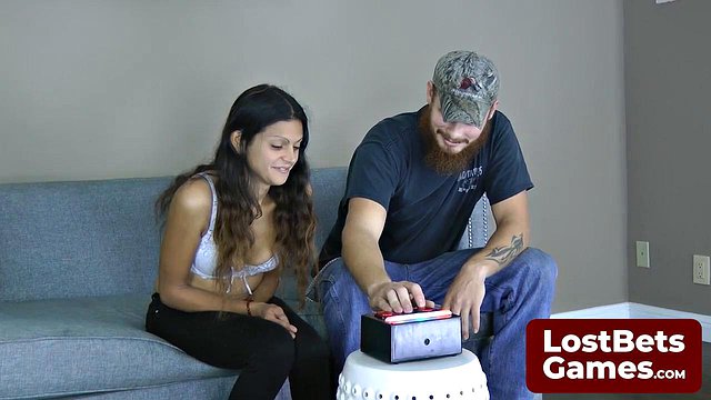 Miniatura de Naked Losers Endure Dominating Foot Fetish for Strip Freeze Winner