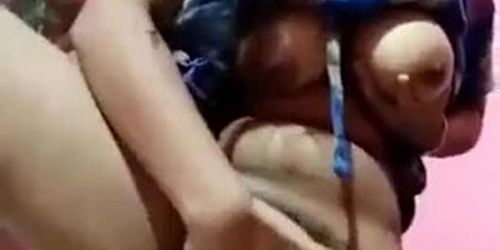 Miniatura de Big Boob Indian Nude Girl Records Her Masturbation