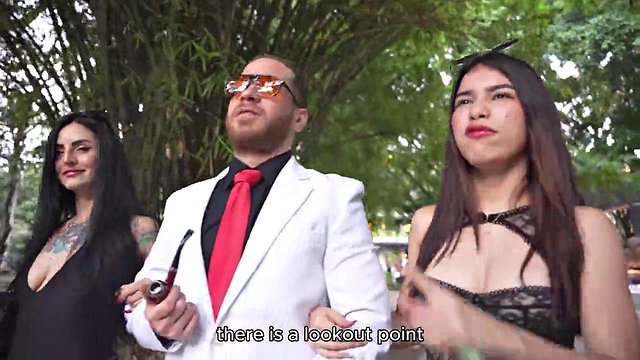 Miniatura de Danywhite_ Gothic MILF and Stepdaughter Invite Stranger from Park for Steamy Outdoor Threesome Full of
