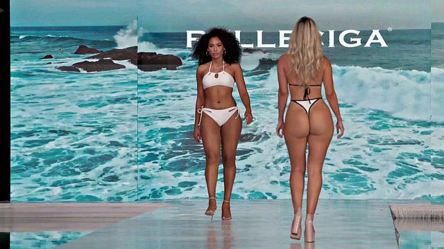 Miniatura de Blonde Brunette Bikini Anal Overload