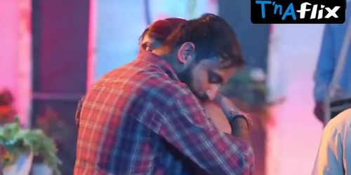 Miniatura de Priyanka Tiwari Breasts Scene in Rangeen Kahaniyan
