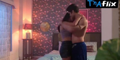 Miniatura de Priyanka Tiwari Breasts Scene in Rangeen Kahaniyan