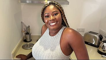Miniatura de POV Ebony Xeinna Rose follada en la cocina por MrRizzPOV - Sexo entre negros