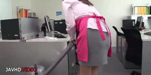 Miniatura de Sultry Japanese Beauty Chihiro Akino Stuns With Her Expert Blow Job Skills