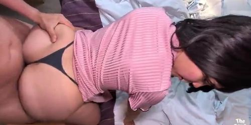 Miniatura de Stepson Can't Resist Mom's Huge Latina Booty Poking Out | Amateur Doggystyle POV