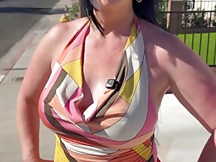 Miniatura de milf fucks big dick college student after being interviewed for a project!