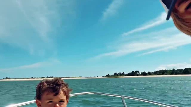 Miniatura de Blonde Hentai Raceplayer MILF Lilly Gaddis Fishes in Bikini on Boat