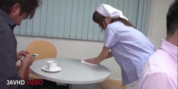 Miniatura de Busty Nurse Chihiro Akino Gives Epic Throat-Teasing Double Blowjob In Steamy Tryst