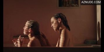 Miniatura de Sarah Pachoud Lesbian, Breasts Scene in The Wonderers