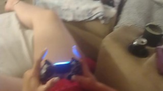 Miniatura de Pov Watching Step Mom Spread Her Legs and Lift Her Mini Dress Up While She Plays Fortnite In Panties
