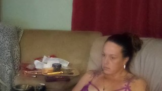 Miniatura de Brunette Milf Playing Video Games In Her Lingerie