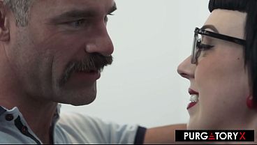 Miniatura de PURGATORYX Follando con una MILF cachonda y su hijastra diminuta