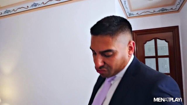 Miniatura de Denis Vega and Salvador Mendoza in Suits Posing for Doggy POV Anal