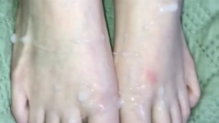Miniatura de Messy Cumshot On Feet