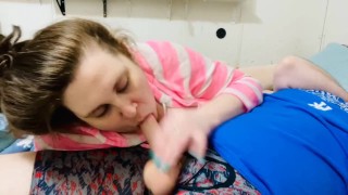 Miniatura de Cum slut gives handjob for her daily dose of cum 😍💦🔥