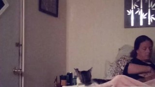 Miniatura de Milf smoking in night dress while watching tv part 2