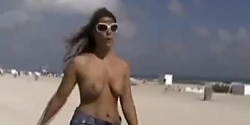Miniatura de Exhibitionist Wife 37 & 42 Pt1 - MILF Heather Silk Public Shaved Pussy Flash For Topless Beach Voyeur!!!