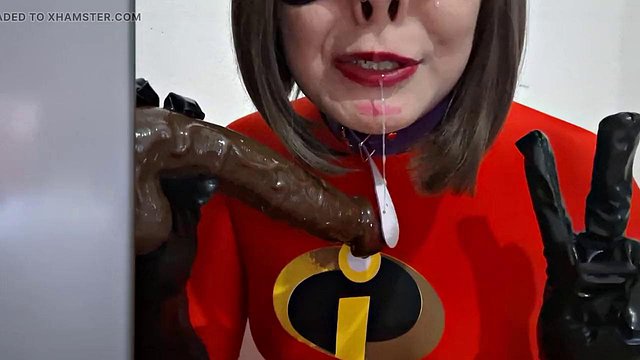 Miniatura de Cute Trap Elastic Whore Giving a Blowjob to BBC and Eating Cum after Deepthroat wearing a BDSM Nosehook