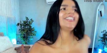 Miniatura de Hot Latina beauty with notable nipples