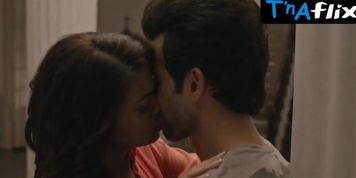 Miniatura de Surveen Chawla Lesbian Scene in Hate Story 2