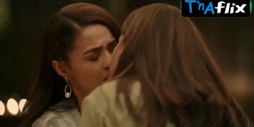 Miniatura de Surveen Chawla Lesbian Scene in Hate Story 2