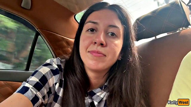 Miniatura de Katty West Performs Sneaky Taxi Blowjob During Ride