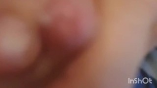 Miniatura de Real Amateur MILF Milking Boobs and Squeezing Milk from Nipples