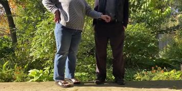 Miniatura de Mature Bbw Stepmother Controls My Cum While Pissing Outside