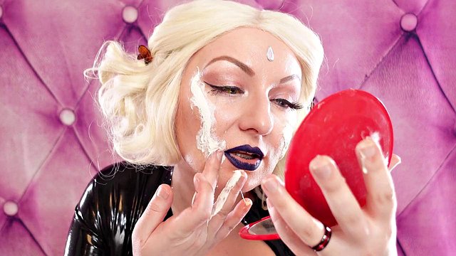 Miniatura de Blonde Arya Grander's Scar-Covering Latex Session with Cottonwool