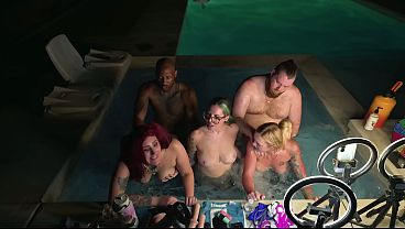Miniatura de Orgia hardcore en jacuzzi con Deliah Grace, Lilith Fox, Nikki Zee y WCA Productions
