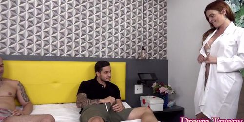 Miniatura de Slutty Trans Nurse Isabella Muniz Turns Her Ass Into a Cumdump