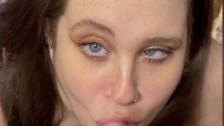 Miniatura de Thick Blue Eyed MILF Sucking Cock Gets A Massive Cumshot On Face And In Hair