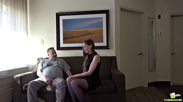 Miniatura de Tad Pole Creampies Alice Maze's Pussy and Ass in Double Anal