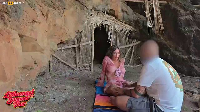 Miniatura de Mature French Babe Takes Beach Cumshot During Summer Trip