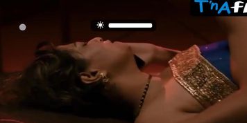 Miniatura de Samayera Khan Lesbian, Breasts Scene in Desi Romeo