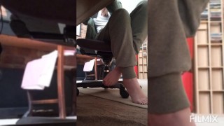 Miniatura de my feet while working from home