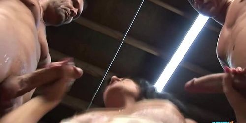 Miniatura de Having no interest in sex the milf enjoys a double handjob action with two guys