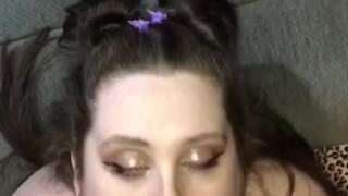 Miniatura de Cum Slut Wife Gives Blowjob Cumshot Into Throat & Tongue