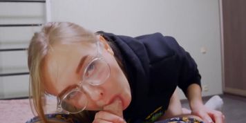 Miniatura de StepDaughter gets her first anal creampie