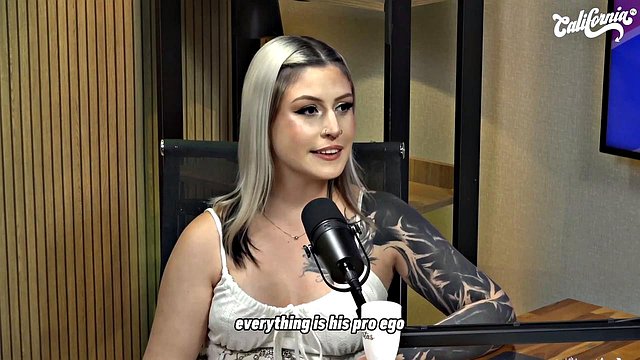 Miniatura de Busty Blonde Shares Lesbian Sex Goals in New Year Podcast