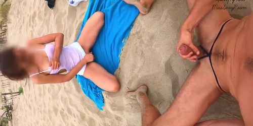 Miniatura de Amateur Beach Blowjob: Blonde Meets Curvy Redhead For Risky Public Sex