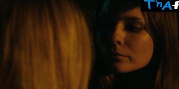 Miniatura de Caitlin Stasey Lesbian Scene in All Cheerleaders Die