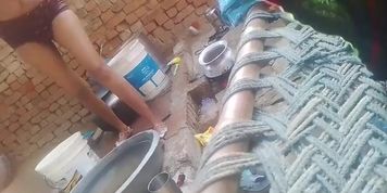 Miniatura de Akpk Desi Bhabhi Gets Naked in Shower - Amateur Handjob