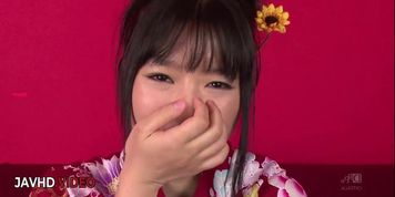 Miniatura de Naughty Japanese Beauty Chiharu Gives A Blowjob In Her Kimono Then Gets Fucked